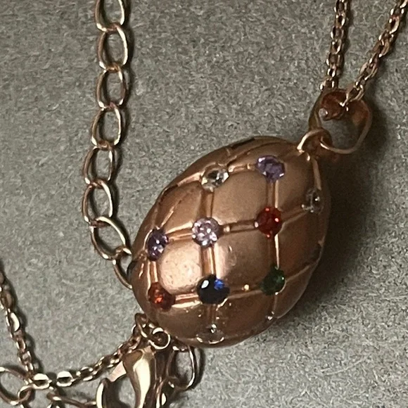 Elegant Rose Gold Egg Pendant Necklace with Multicolor Gems - Picture 3 of 10
